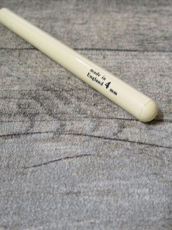Häkelnadel "made in England" Stärke 4,0 (grau-beige) – Bild 5