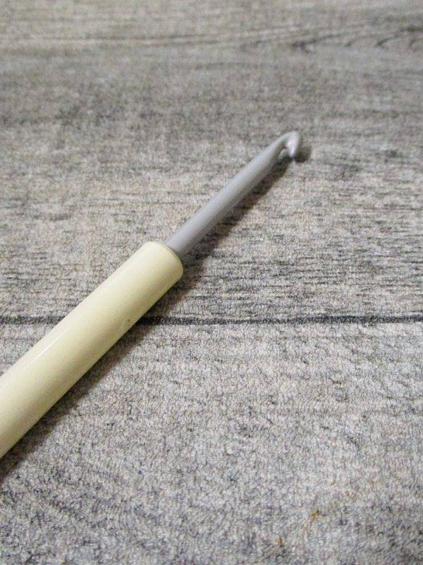 Häkelnadel "made in England" Stärke 4,0 (grau-beige) – Bild 2