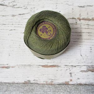 Veilchen-Stopfgarn Ackermann Baumwolle 20m 10g olivgrün - Woolnerd