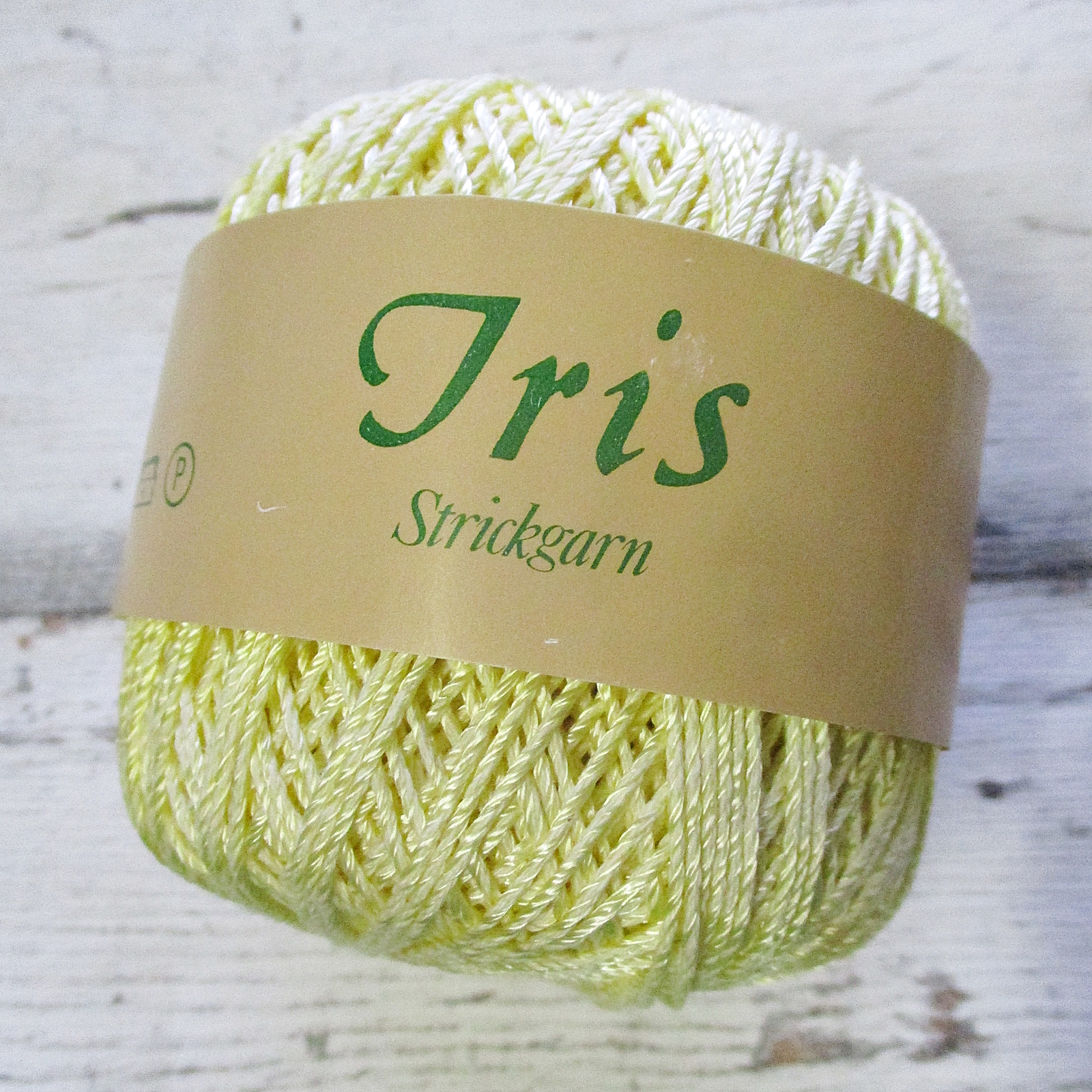 Wolle Strickgarn Iris 67%Viskose 33umwolle Farbe_2 pastellgelb - Woolnerd