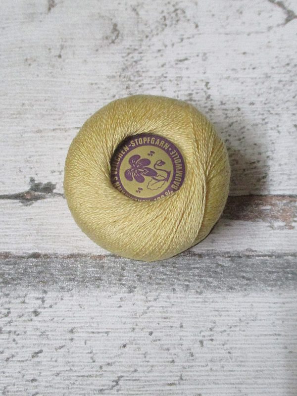 Veilchen-Stopfgarn Ackermann Baumwolle 20m 10g goldbeige - WOOLNERD