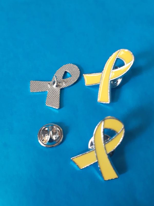Gelbe Schleife Anstecker Pin emailliert - SET 10 STÜCK - SPARPREIS – Bild 2